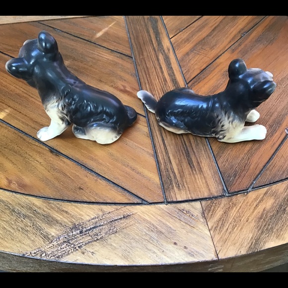 Vintage porcelain dogs (2) at least 60+ years old - Picture 2 of 3